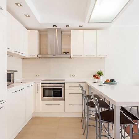 Central Apartment In Gedimino Av By Urban Rent Вильнюс Экстерьер фото