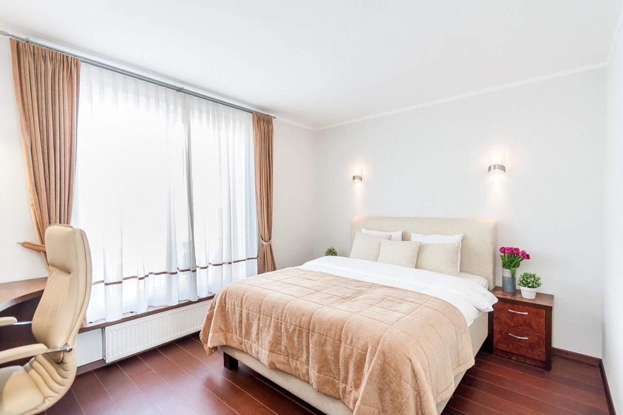 Central Apartment In Gedimino Av By Urban Rent Вильнюс Экстерьер фото