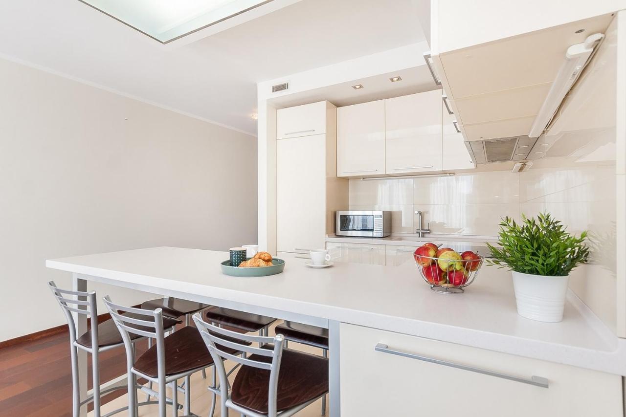 Central Apartment In Gedimino Av By Urban Rent Вильнюс Экстерьер фото