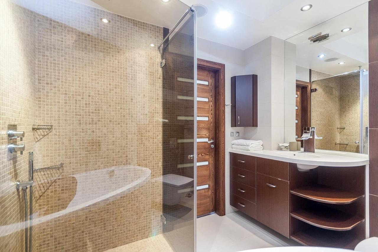Central Apartment In Gedimino Av By Urban Rent Вильнюс Экстерьер фото