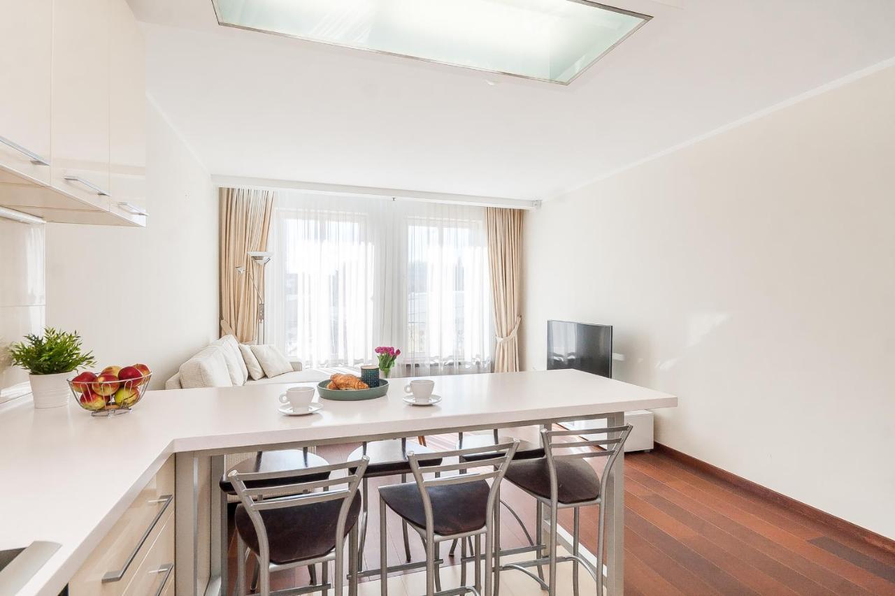 Central Apartment In Gedimino Av By Urban Rent Вильнюс Экстерьер фото
