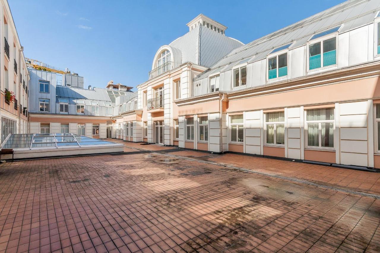 Central Apartment In Gedimino Av By Urban Rent Вильнюс Экстерьер фото